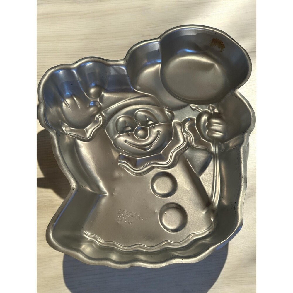 1981 Clown Wilton cake pan Birthday cake decor, Approx. 11.5 x 16